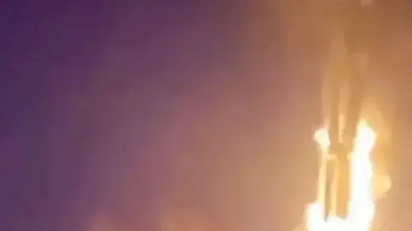 שריפת אנטנה בבירמינגהם במסגרת מחאה נגד הפעלת טכנולגיות 5G
שריפת אנטנה בבירמינגהם במסגרת מחאה נגד הפעלת טכנולגיות 5G