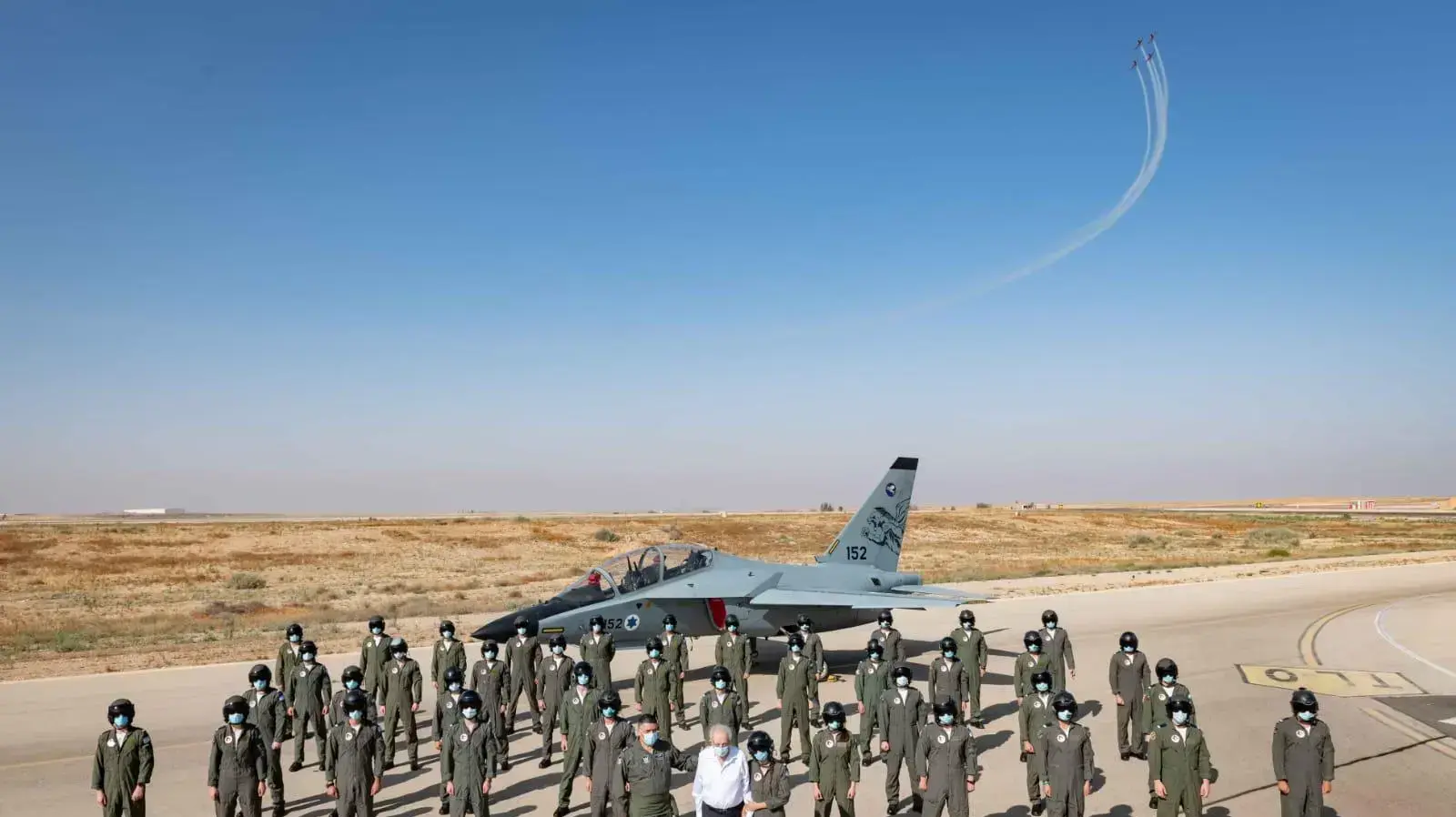לקראת סיום קורס טיס מספר 180 בבסיס חיל-האוויר חצרים לקראת סיום קורס טיס מספר 180 בבסיס חיל-האוויר חצרים