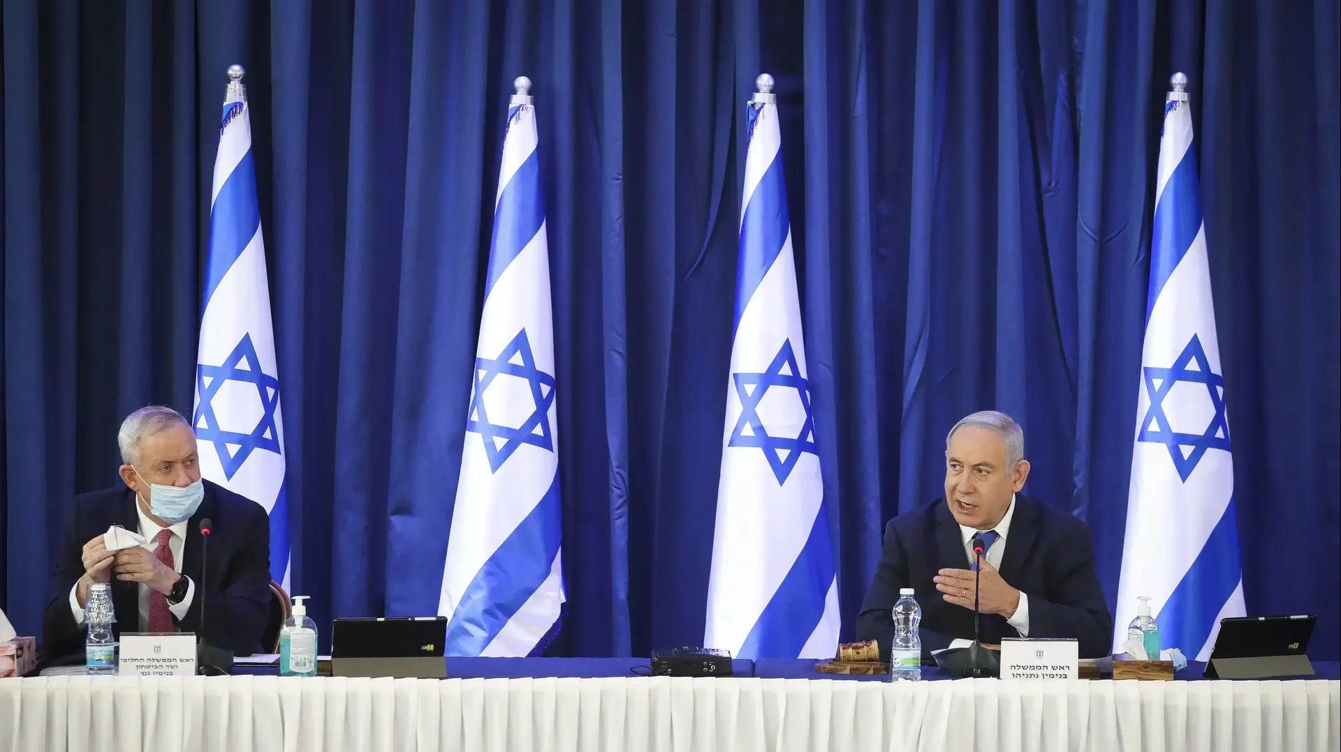 ראש הממשלה בנימין נתניהו ובני גנץ בישיבת הממשלה, 21 ביוני 2020 ראש הממשלה בנימין נתניהו ובני גנץ בישיבת הממשלה, 21 ביוני 2020