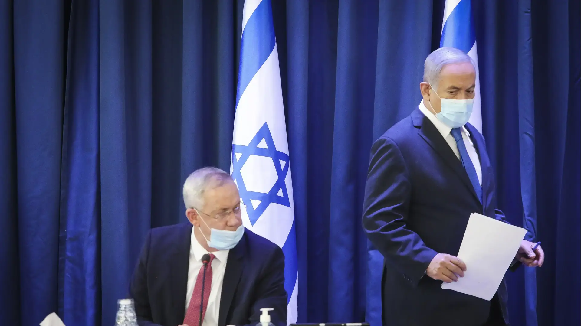 ראש הממשלה בנימין נתניהו ובני גנץ בישיבת הממשלה, 21 ביוני 2020