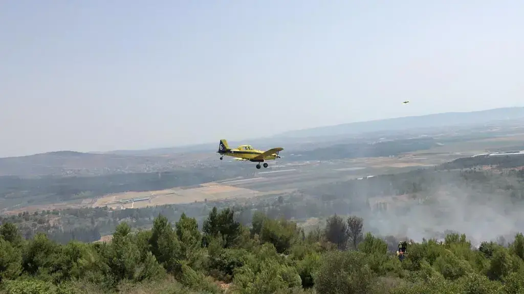 מטוסי כיבוי מטייסת "אלעד" פועלים בשריפה בהר גמל שבגליל. 21 ביוני 2020. מטוסי כיבוי מטייסת "אלעד" פועלים בשריפה בהר גמל שבגליל. 21 ביוני 2020.