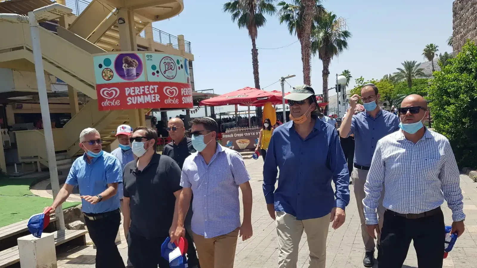 מוני מעתוק, במרכז, עם מנכ"ל משרד התיירות אמיר הלוי, שר התיירות אסף זמיר ומנכ"ל משרד הפנים מרדכי כהן בביקור משותף בטבריה עם כניסתו של השר זמיר לתפקיד מוני מעתוק, במרכז, עם מנכ"ל משרד התיירות אמיר הלוי, שר התיירות אסף זמיר ומנכ"ל משרד הפנים מרדכי כהן בביקור משותף בטבריה עם כניסתו של השר זמיר לתפקיד