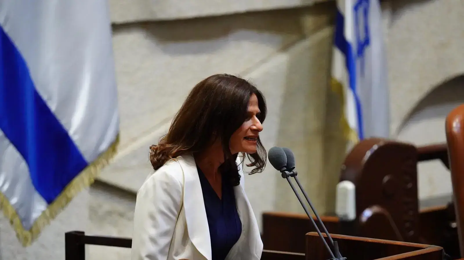 חברת הכנסת מיכל וונש הצהירה אמונים במליאת הכנסת, 22 ביוני 2020 חברת הכנסת מיכל וונש הצהירה אמונים במליאת הכנסת, 22 ביוני 2020