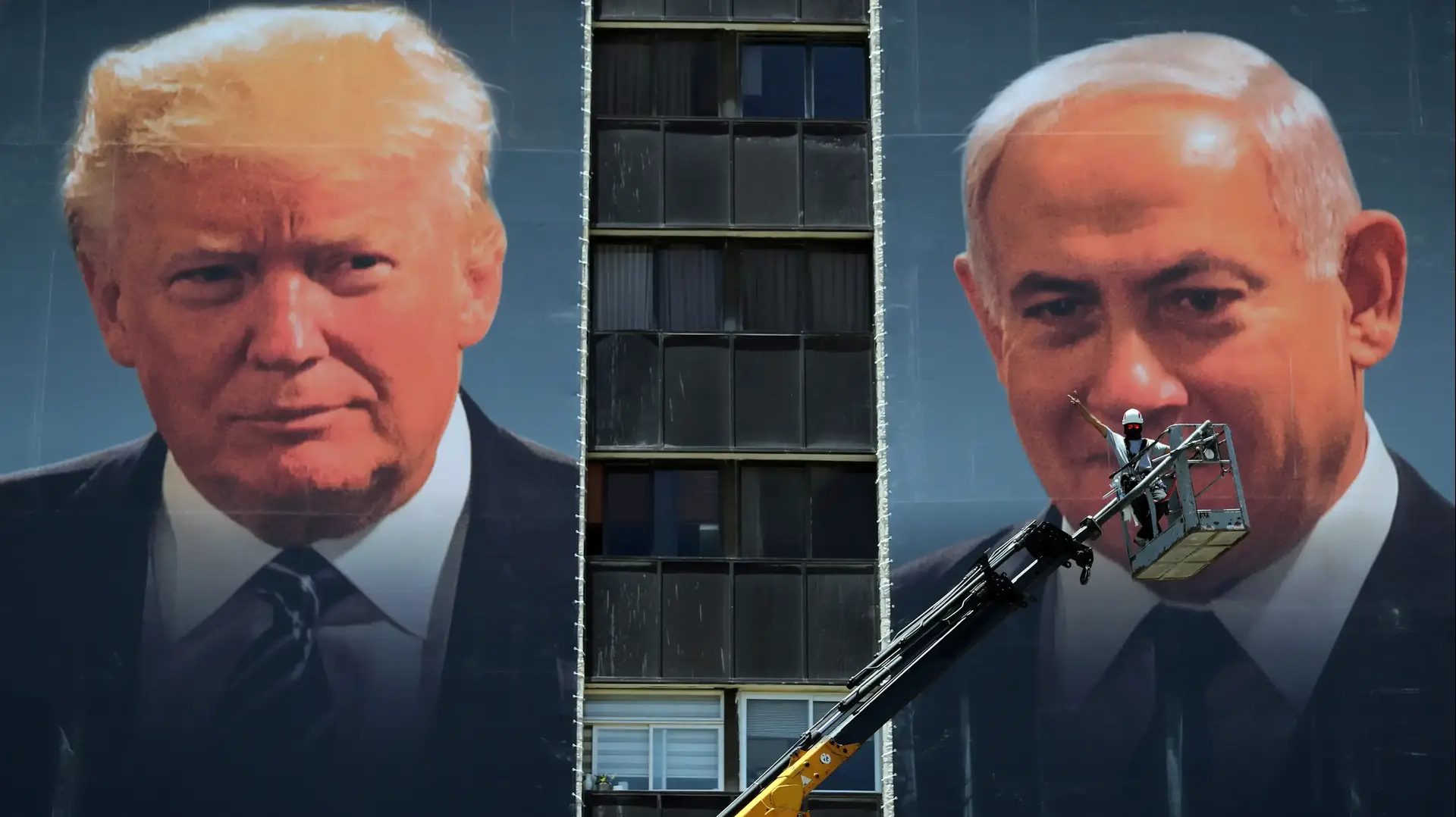 מודעות של ראש הממשלה בנימין נתניהו ונשיא ארצות הברית דונלד טראמפ בירושלים ב-10 ביוני 2020
מודעות של ראש הממשלה בנימין נתניהו ונשיא ארצות הברית דונלד טראמפ בירושלים ב-10 ביוני 2020