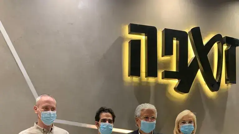 שר התרבות חילי טרופר, הזמר אביב גפן ומשה אדרי, מבכירי תעשיית הקולנוע, בטקס פתיחת מועדון זאפה בבאר שבע, 24 ביוני 2020 שר התרבות חילי טרופר, הזמר אביב גפן ומשה אדרי, מבכירי תעשיית הקולנוע, בטקס פתיחת מועדון זאפה בבאר שבע, 24 ביוני 2020