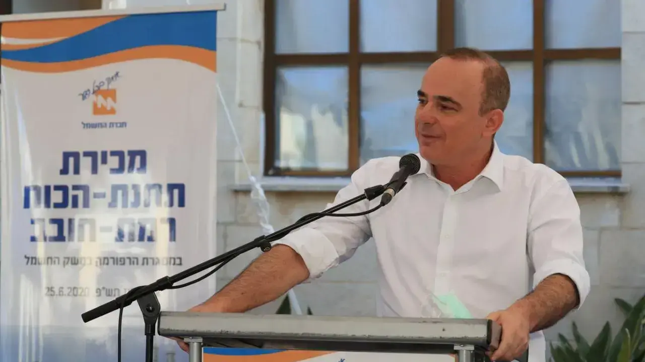 שר האנרגיה, יובל שטייניץ בחתימת ההסכם לרכישת תחנת הכוח 'רמת חובב', 25 ביוני 2020