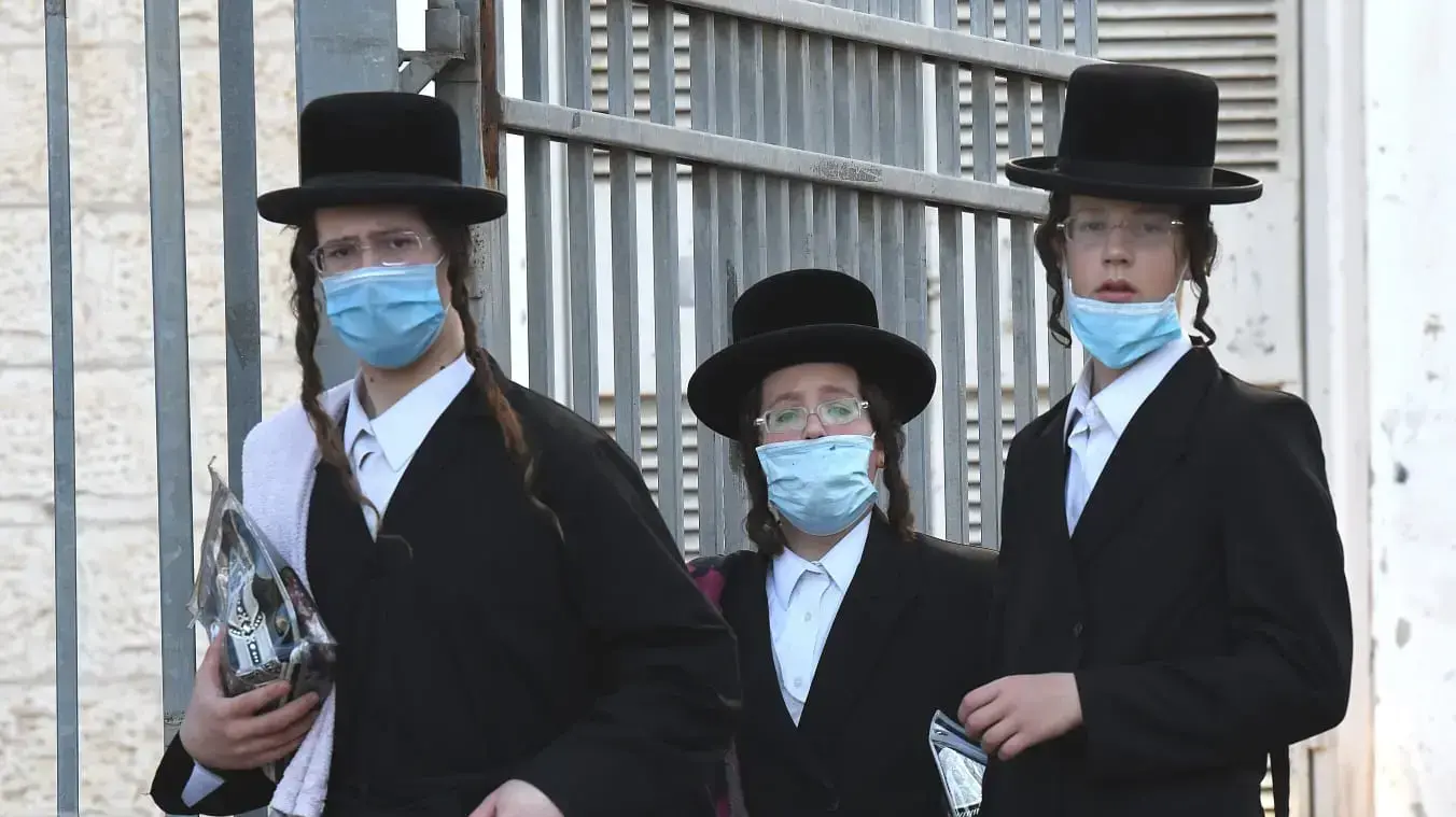 עוטים מסכה באשדוד ברקע הגבלות הקורונה 26 ליוני 2020 עוטים מסכה באשדוד ברקע הגבלות הקורונה 26 ליוני 2020