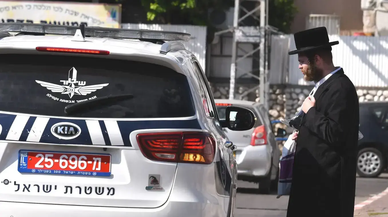 משטרה אוכפת הגבלות באשדוד - 26 ליוני 2020 משטרה אוכפת הגבלות באשדוד - 26 ליוני 2020