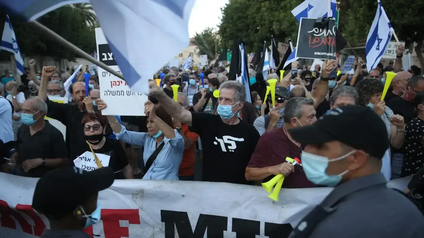 הפגנת הדגלים השחורים מול בית רה"מ, ירושלים 27 ביוני 2020 הפגנת הדגלים השחורים מול בית רה"מ, ירושלים 27 ביוני 2020