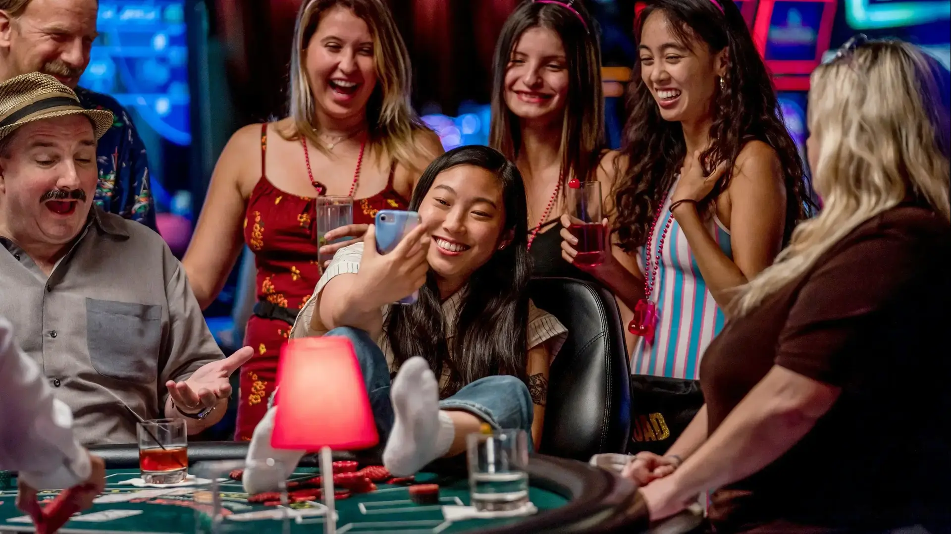 טריילר לסדרה Awkwafina Is Nora From Queens, בכיכובה של אקוופינה טריילר לסדרה Awkwafina Is Nora From Queens, בכיכובה של אקוופינה