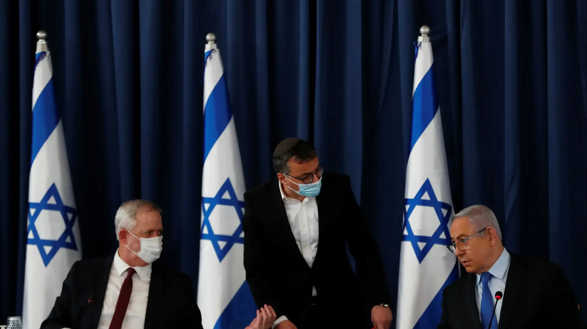 ראש הממשלה בנימין נתניהו ובני גנץ בישיבת הממשלה 28 ביוני 2020 ראש הממשלה בנימין נתניהו ובני גנץ בישיבת הממשלה 28 ביוני 2020