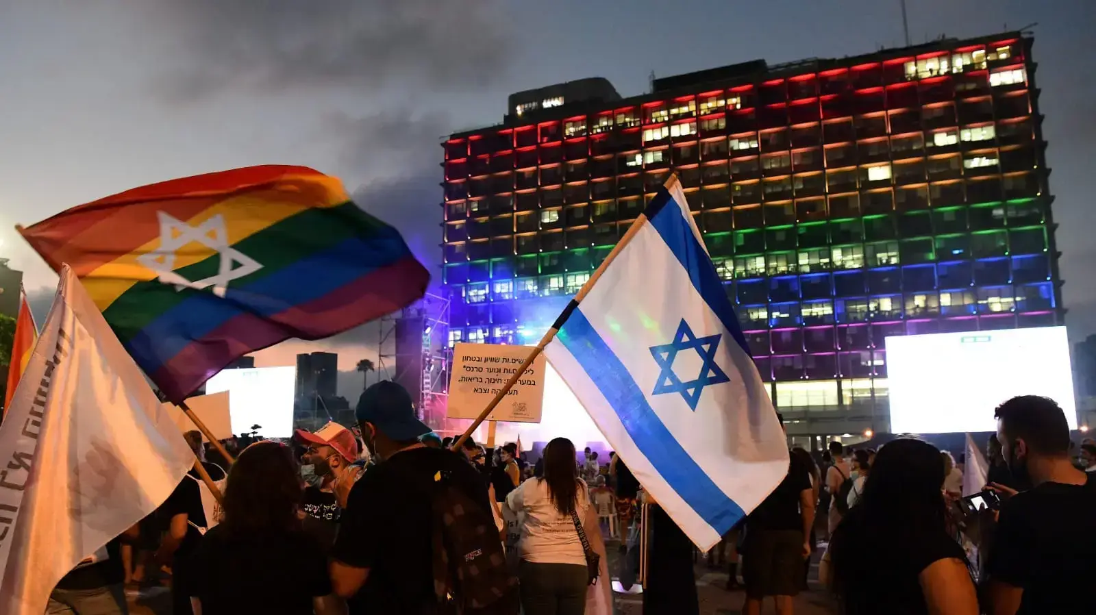 עצרת המחאה של הקהילה הגאה בכיכר רבין 28 ביוני 2020 
(ראובן קסטרו)