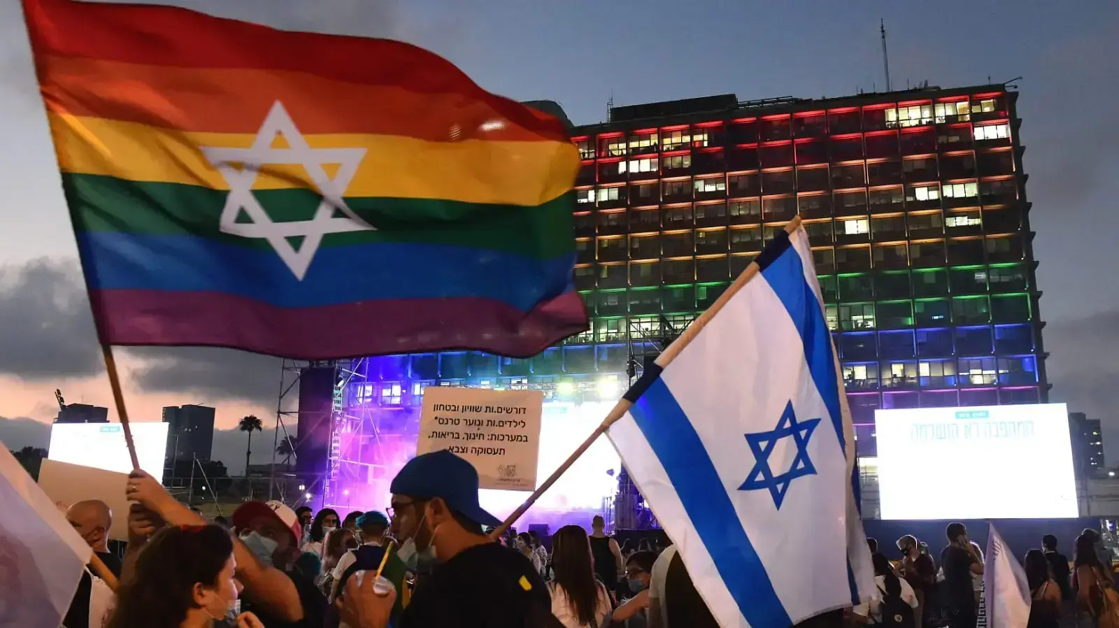 עצרת המחאה של הקהילה הגאה בכיכר רבין 28 ביוני 2020 
(ראובן קסטרו)