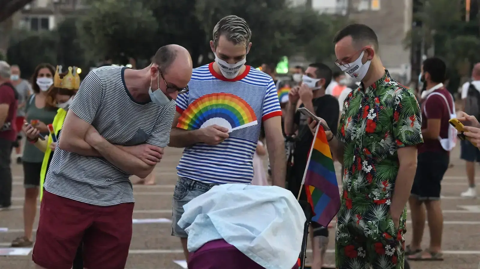 עצרת המחאה של הקהילה הגאה בכיכר רבין 28 ביוני 2020
(ראובן קסטרו) עצרת המחאה של הקהילה הגאה בכיכר רבין 28 ביוני 2020
(ראובן קסטרו)