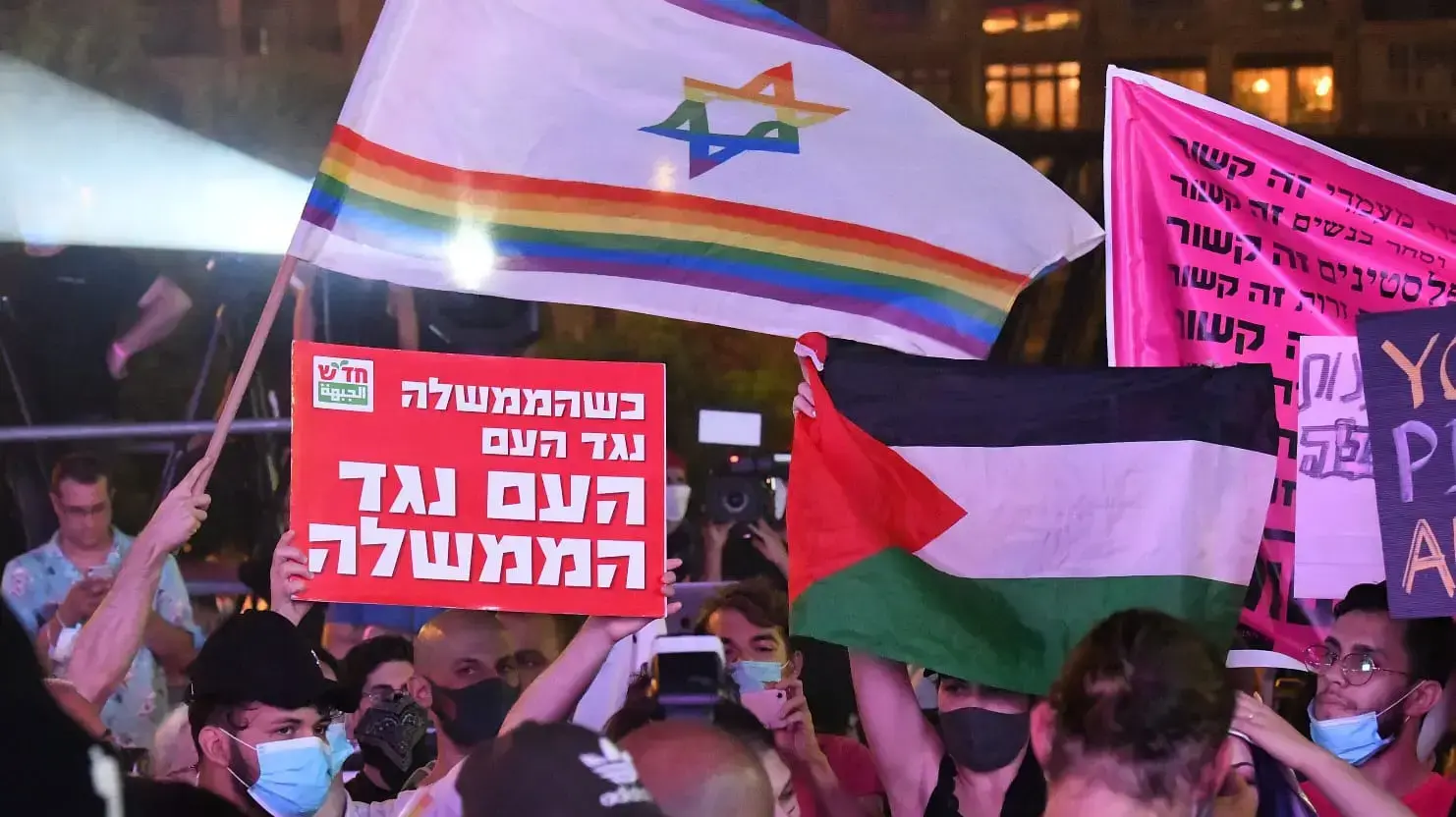 עצרת המחאה של הקהילה הגאה בכיכר רבין 28 ביוני 2020
(ראובן קסטרו) עצרת המחאה של הקהילה הגאה בכיכר רבין 28 ביוני 2020
(ראובן קסטרו)
