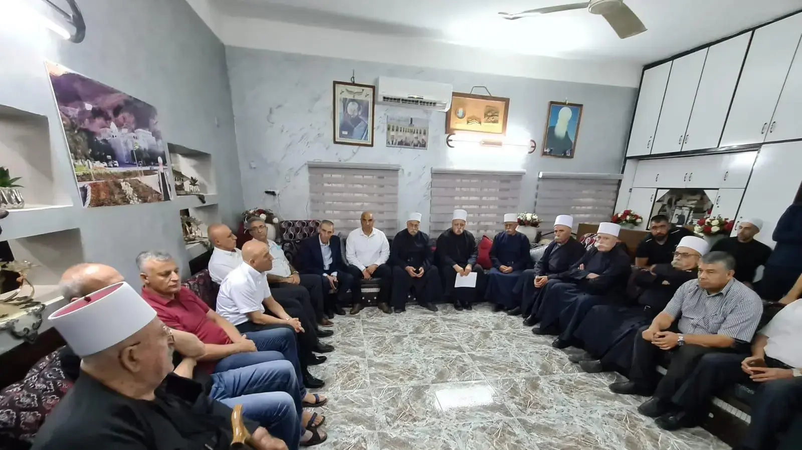 השיח' מואפק טריף, במהלך פגשיתו עם נציגי העדה הדרוזית ברקע הרצח בכסרא 29 ביוני 2020 השיח' מואפק טריף, במהלך פגשיתו עם נציגי העדה הדרוזית ברקע הרצח בכסרא 29 ביוני 2020