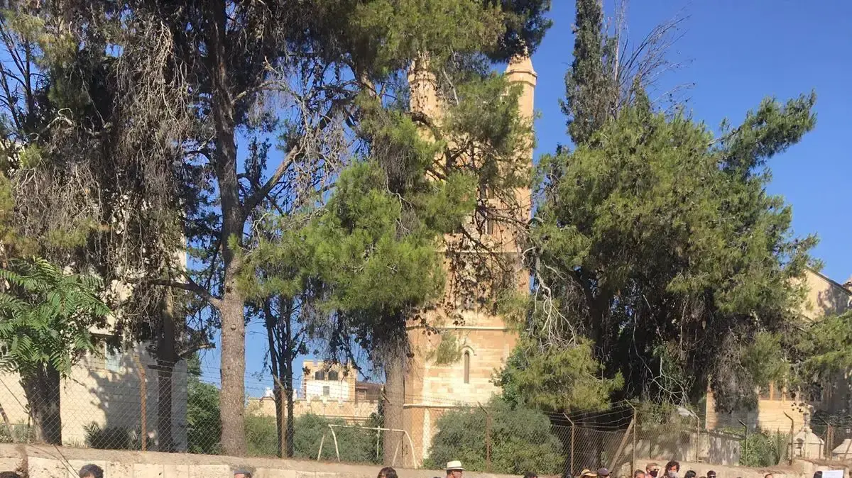 הפגנה מחוץ לבית המשפט המחוזי בירושלים שדחה ערעור של בני משפחה מסילוואן וקבע כי עליהם להתפנות עד 16 באוגוסט, 30 ביוני 2020 הפגנה מחוץ לבית המשפט המחוזי בירושלים שדחה ערעור של בני משפחה מסילוואן וקבע כי עליהם להתפנות עד 16 באוגוסט, 30 ביוני 2020
