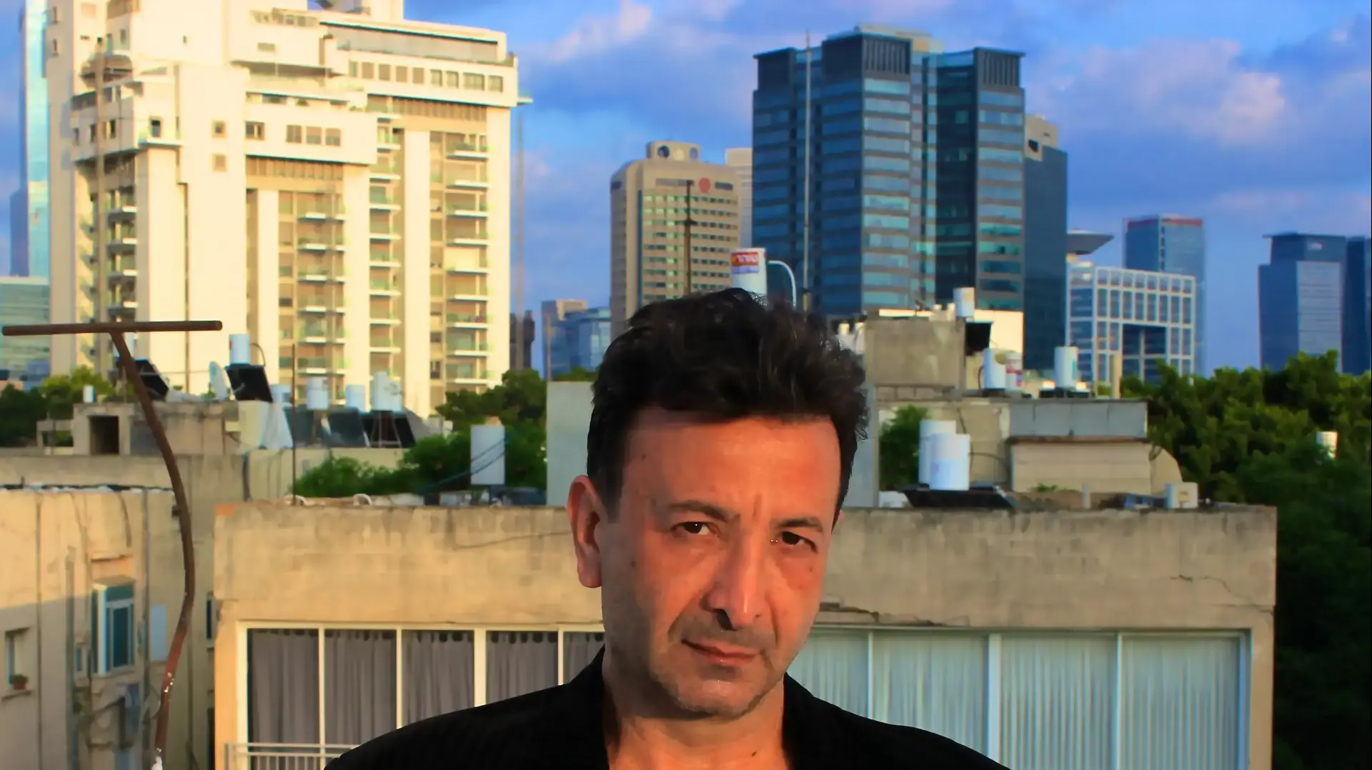 המוזיקאי שי להב, חבר להקת מופע הארנבות של ד"ר קספר המוזיקאי שי להב, חבר להקת מופע הארנבות של ד"ר קספר