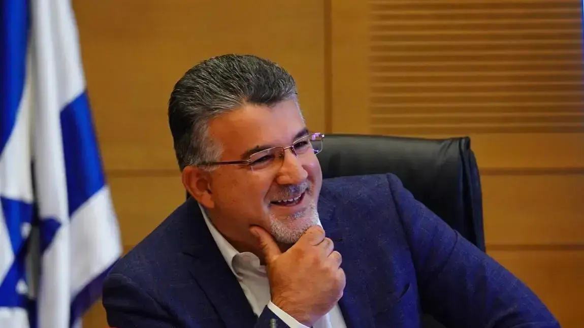 חבר הכנסת יוסף ג'בארין במהלך דיון בוועדה לזכויות הילד חבר הכנסת יוסף ג'בארין במהלך דיון בוועדה לזכויות הילד
