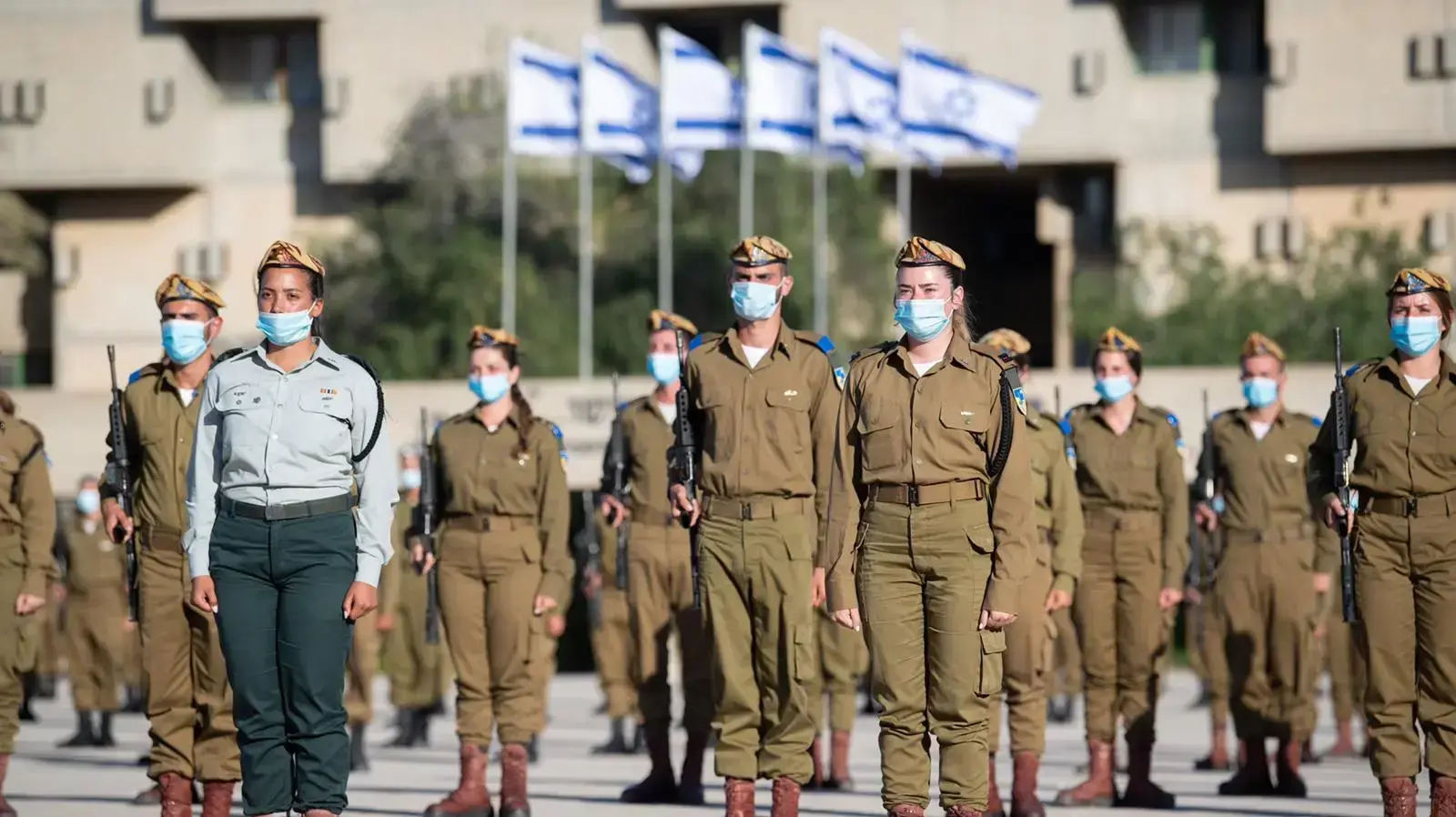 טקס סיום קורס קצינים קרביים  במעמד נשיא המדינה,  ראובן ריבלין, ראש המטה הכללי, רב-אלוף אביב כוכבי, מפקד זרוע היבשה, אלוף יואל סטריק,  מפקד פיקוד ההכשרות והאימונים, אלוף מוטי ברוך, מפקד בית הספר לקצינים, אלוף-משנה גיא לוי,מצפה רמון בה"ד 1, 1 ביולי 2020