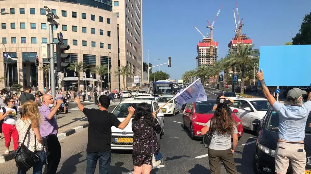 עשרות עובדות סוציאליות חוסמות את
צומת עזריאלי בתל אביב 2 ביולי 2020