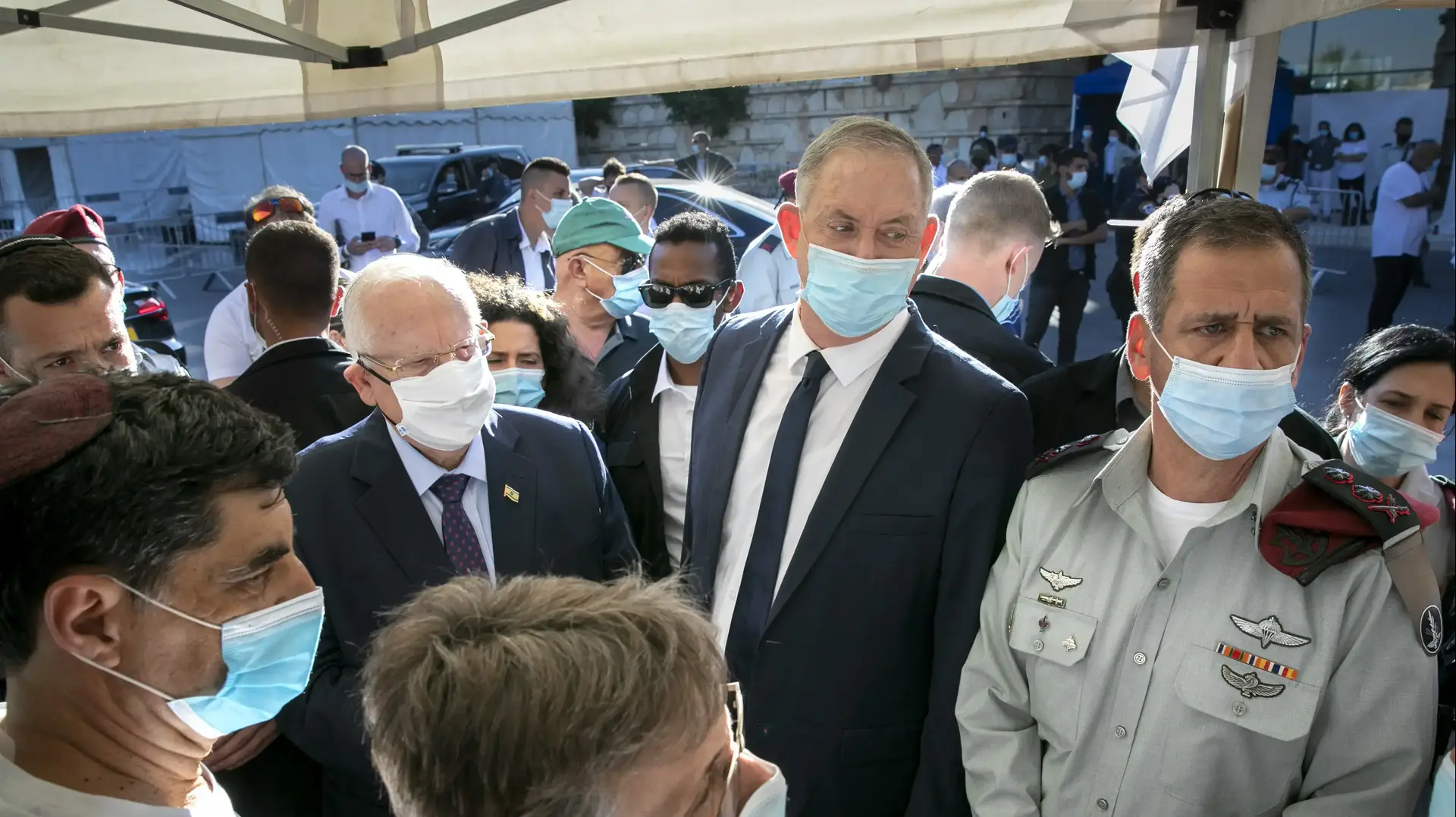 הרמטכ"ל אביב כוכבי, שר הביטחון בני גנץ והנשיא ראובן ריבלין בטקס האזכרה השנתי לחללי צוק איתן, 2 ביולי 2020 הרמטכ"ל אביב כוכבי, שר הביטחון בני גנץ והנשיא ראובן ריבלין בטקס האזכרה השנתי לחללי צוק איתן, 2 ביולי 2020