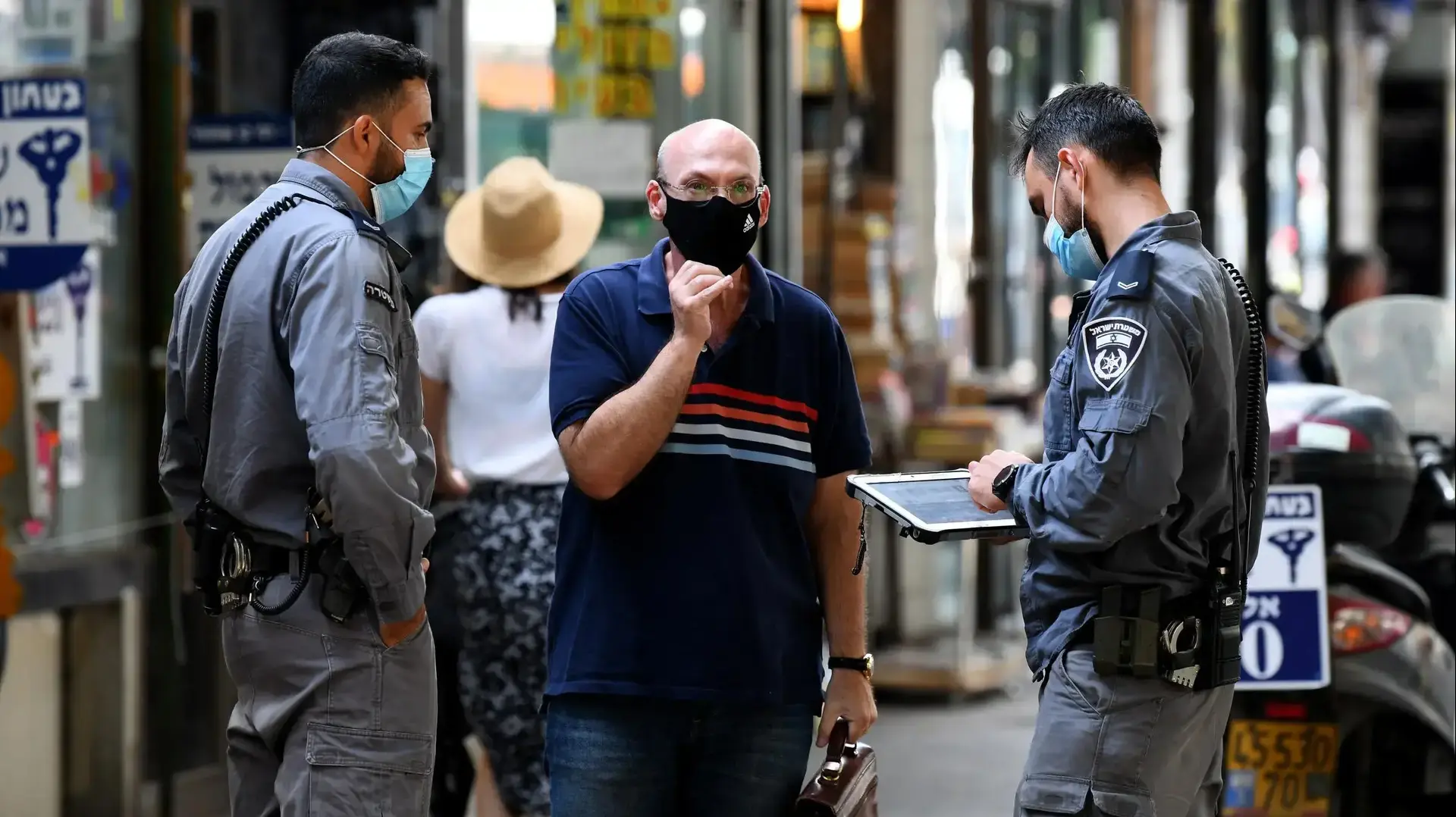 פעולות אכיפת המשטרה לצורך בלימת התפשטות נגיף הקורונה בתל אביב 7 ביולי 2020
פעולות אכיפת המשטרה לצורך בלימת התפשטות נגיף הקורונה בתל אביב 7 ביולי 2020
