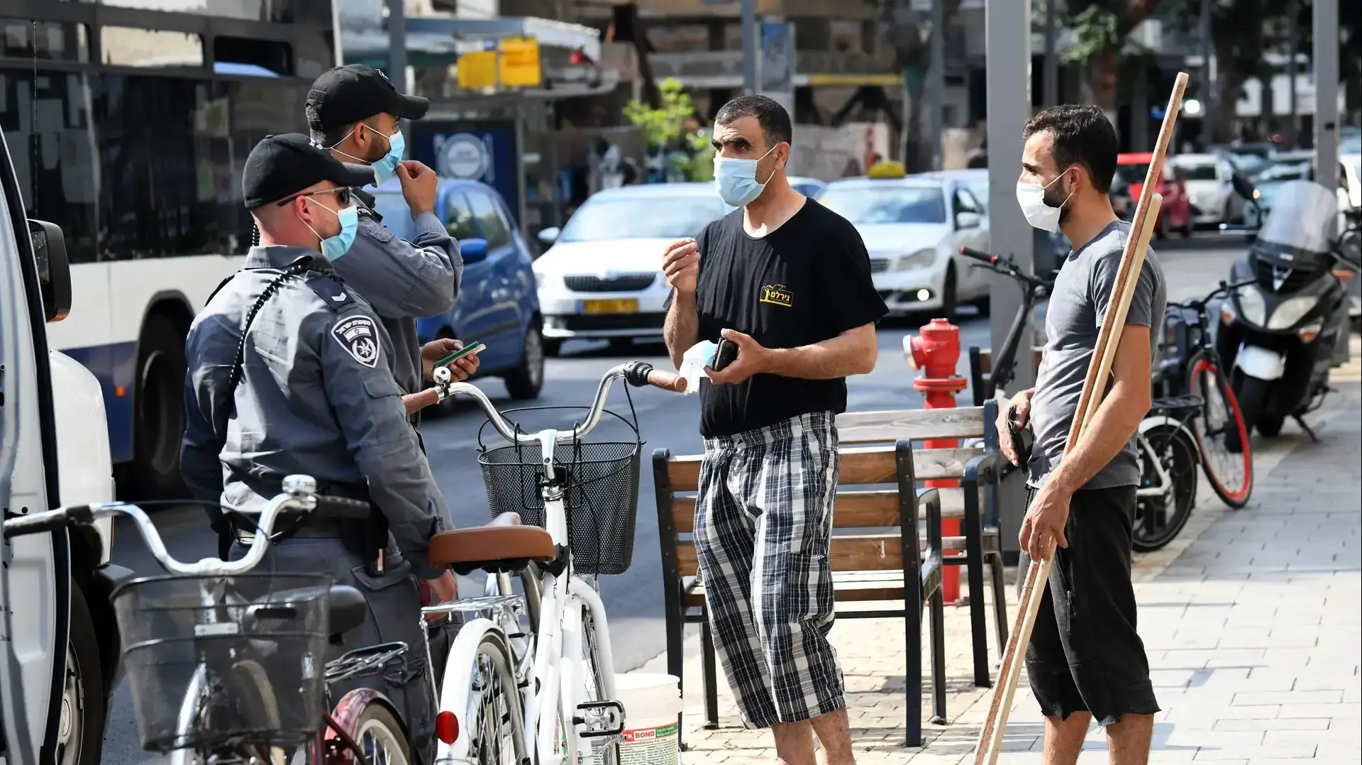 פעולות אכיפת המשטרה לצורך בלימת התפשטות נגיף הקורונה בתל אביב 7 ביולי 2020
פעולות אכיפת המשטרה לצורך בלימת התפשטות נגיף הקורונה בתל אביב 7 ביולי 2020