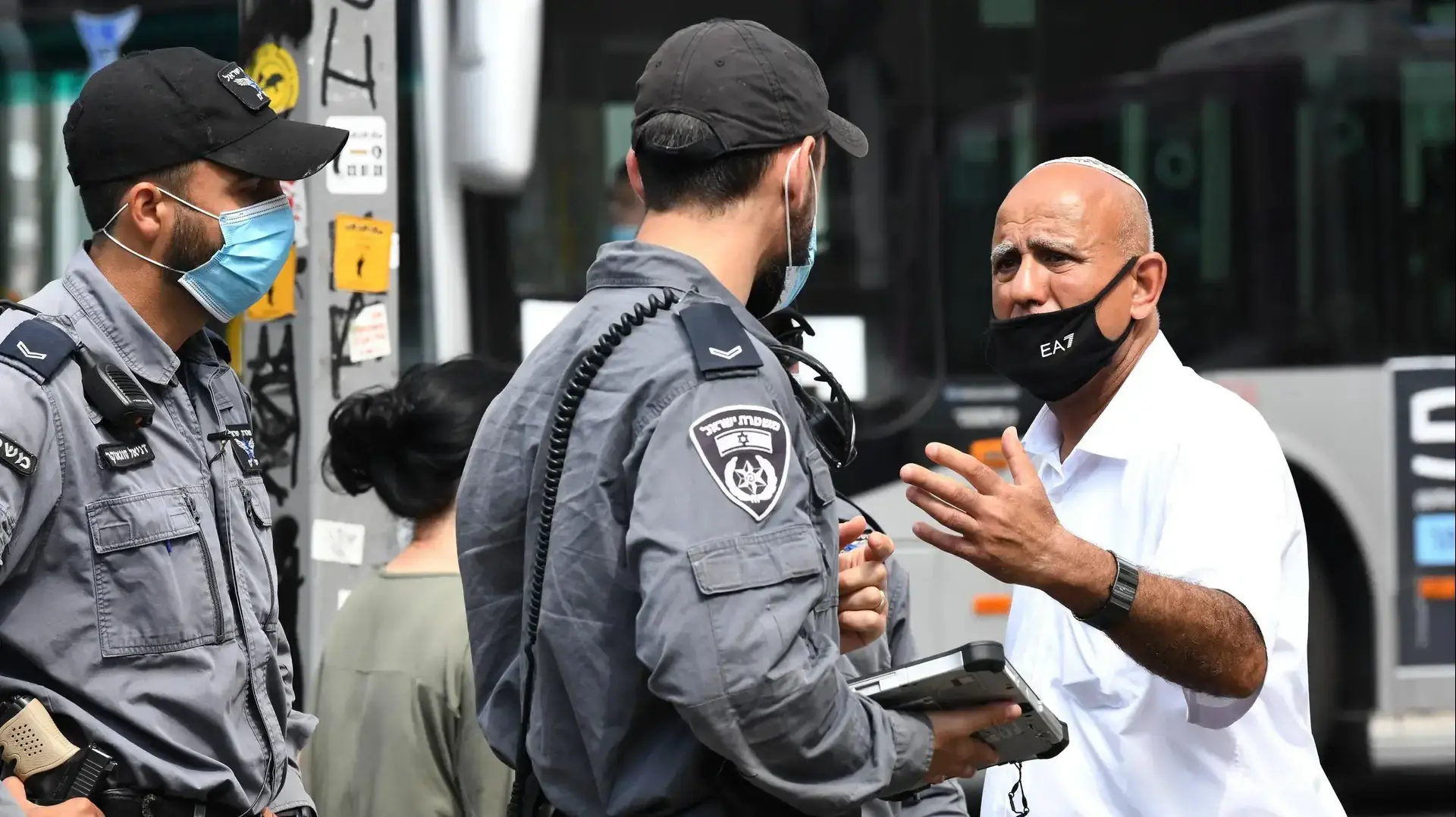 פעולות אכיפת המשטרה לצורך בלימת התפשטות נגיף הקורונה בתל אביב 7 ביולי 2020
פעולות אכיפת המשטרה לצורך בלימת התפשטות נגיף הקורונה בתל אביב 7 ביולי 2020