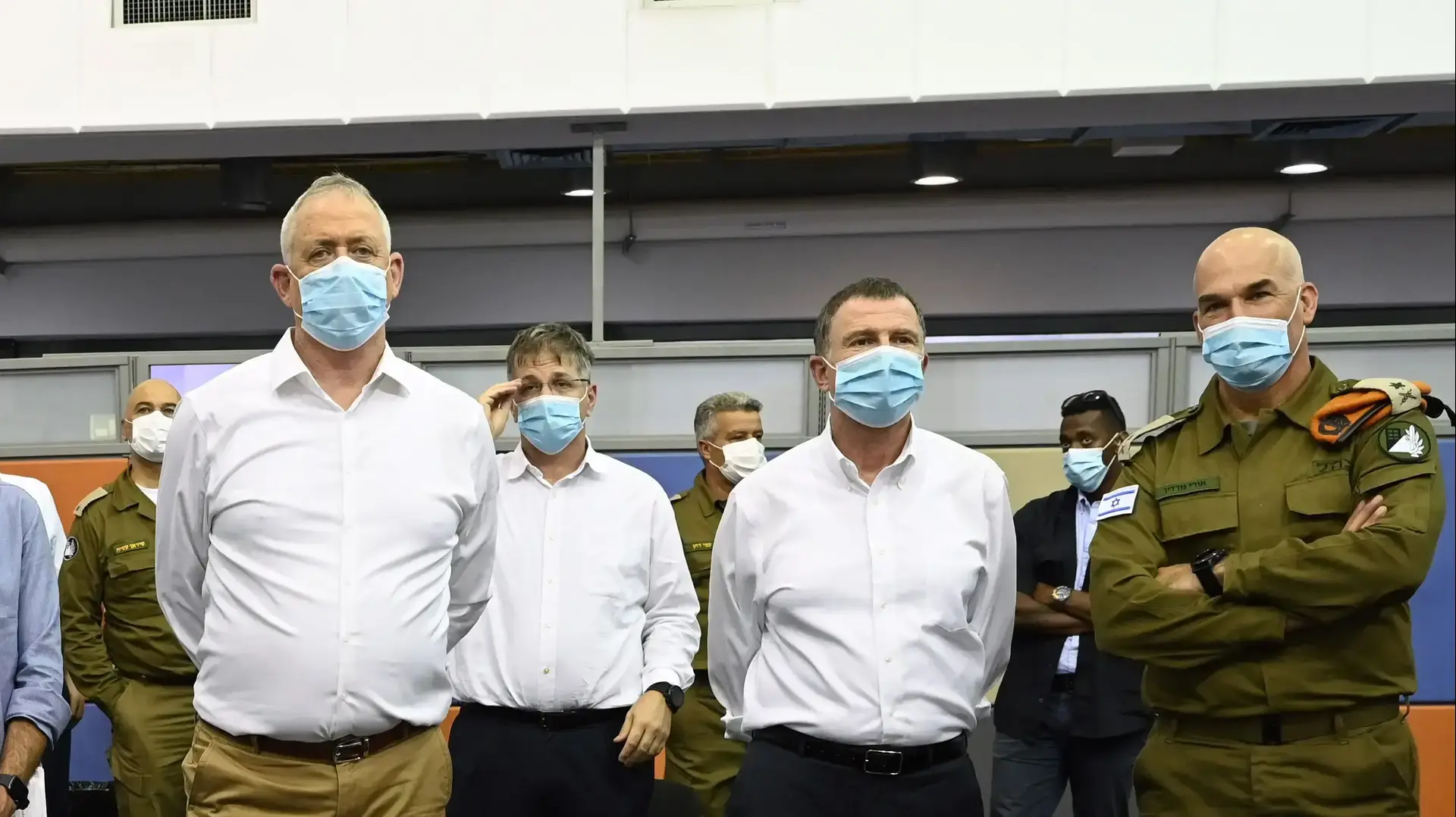שר הביטחון בני גנץ, ושר הבריאות יולי אדלשטיין, קסיירו בפיקוד העורף ביחד עם השר לנושאים אזרחיים במשרד הביטחון מיכאל ביטון, סגן שר הבריאות יואב קיש, ובהובלת סגן הרמטכ"ל אלוף אייל זמיר, ומפקד פיקוד העורף אלוף אורי גורדין., 7 ביולי 2020 שר הביטחון בני גנץ, ושר הבריאות יולי אדלשטיין, קסיירו בפיקוד העורף ביחד עם השר לנושאים אזרחיים במשרד הביטחון מיכאל ביטון, סגן שר הבריאות יואב קיש, ובהובלת סגן הרמטכ"ל אלוף אייל זמיר, ומפקד פיקוד העורף אלוף אורי גורדין., 7 ביולי 2020