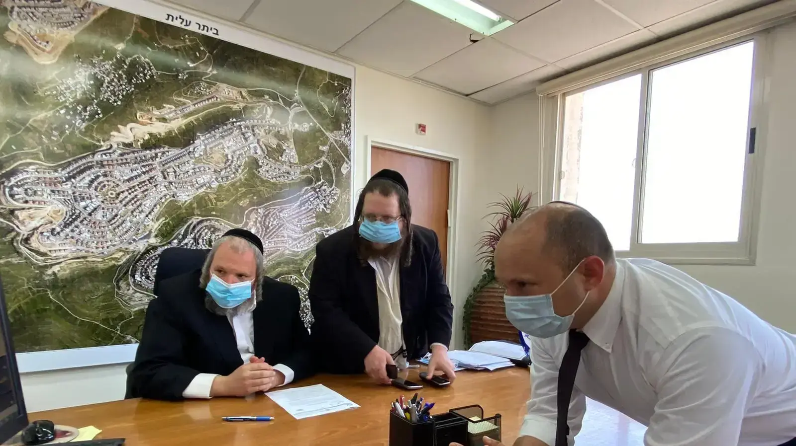 סיור של ח"כ נפתלי בנט לפני כניסתה של העיר בית״ר עילית לסגר קורונה 8 ביולי 2020 סיור של ח"כ נפתלי בנט לפני כניסתה של העיר בית״ר עילית לסגר קורונה 8 ביולי 2020
