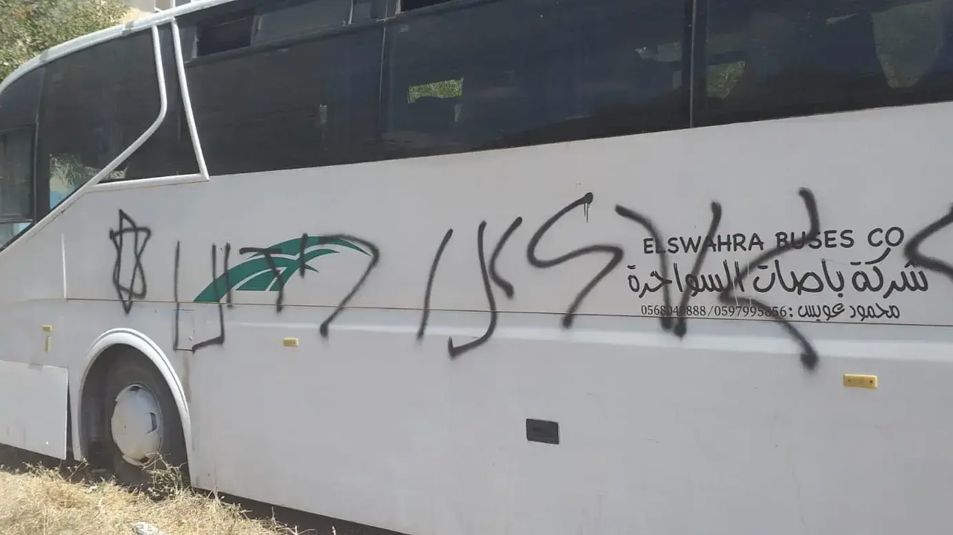 כתובות רוססו על כלי רכב בלובן א-שרקייה
