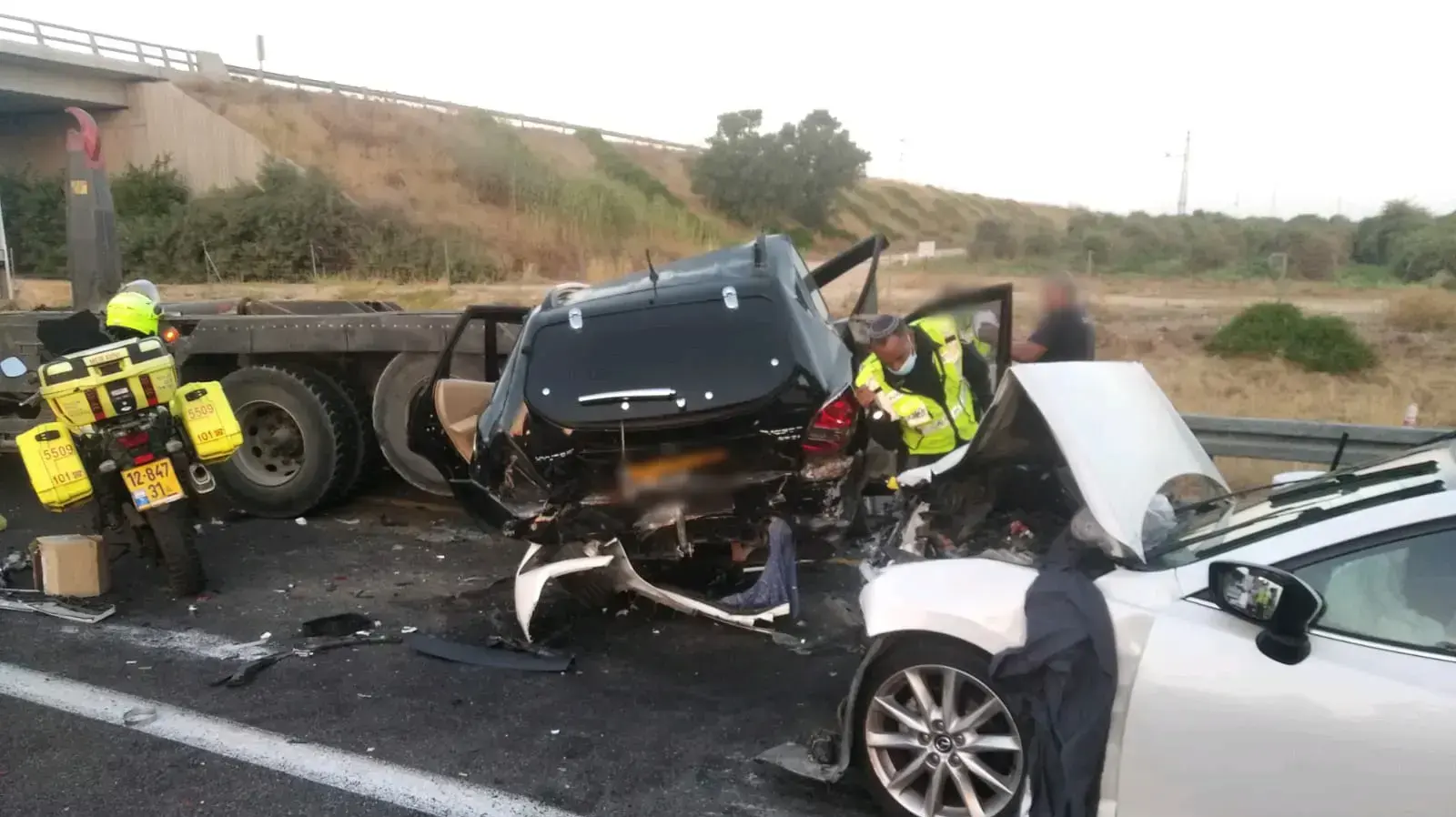 9 פצועים בינוני וקל בתאונת דרכים בין משאית לכמה כלי רכב בכביש 6 ממחלף שורק למחלף קרית גת. 10 ביולי 2020 9 פצועים בינוני וקל בתאונת דרכים בין משאית לכמה כלי רכב בכביש 6 ממחלף שורק למחלף קרית גת. 10 ביולי 2020