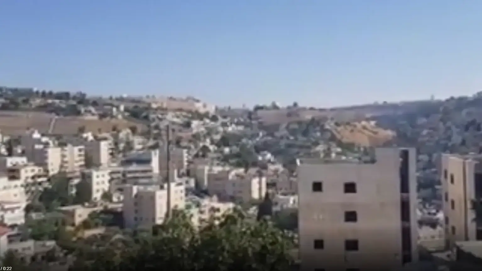 זיקוקים בשמי מזרח ירושלים לרגל חגיגות תוצאות בחינות הבגרות, 11 ביולי 2020 זיקוקים בשמי מזרח ירושלים לרגל חגיגות תוצאות בחינות הבגרות, 11 ביולי 2020
