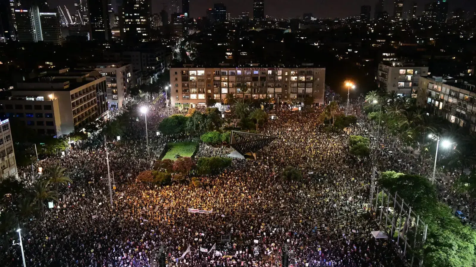מחאת העצמאים בכיכר רבין, 11 ביולי 2020 (צילום : ראובן קסטרו) מחאת העצמאים בכיכר רבין, 11 ביולי 2020 (צילום : ראובן קסטרו)