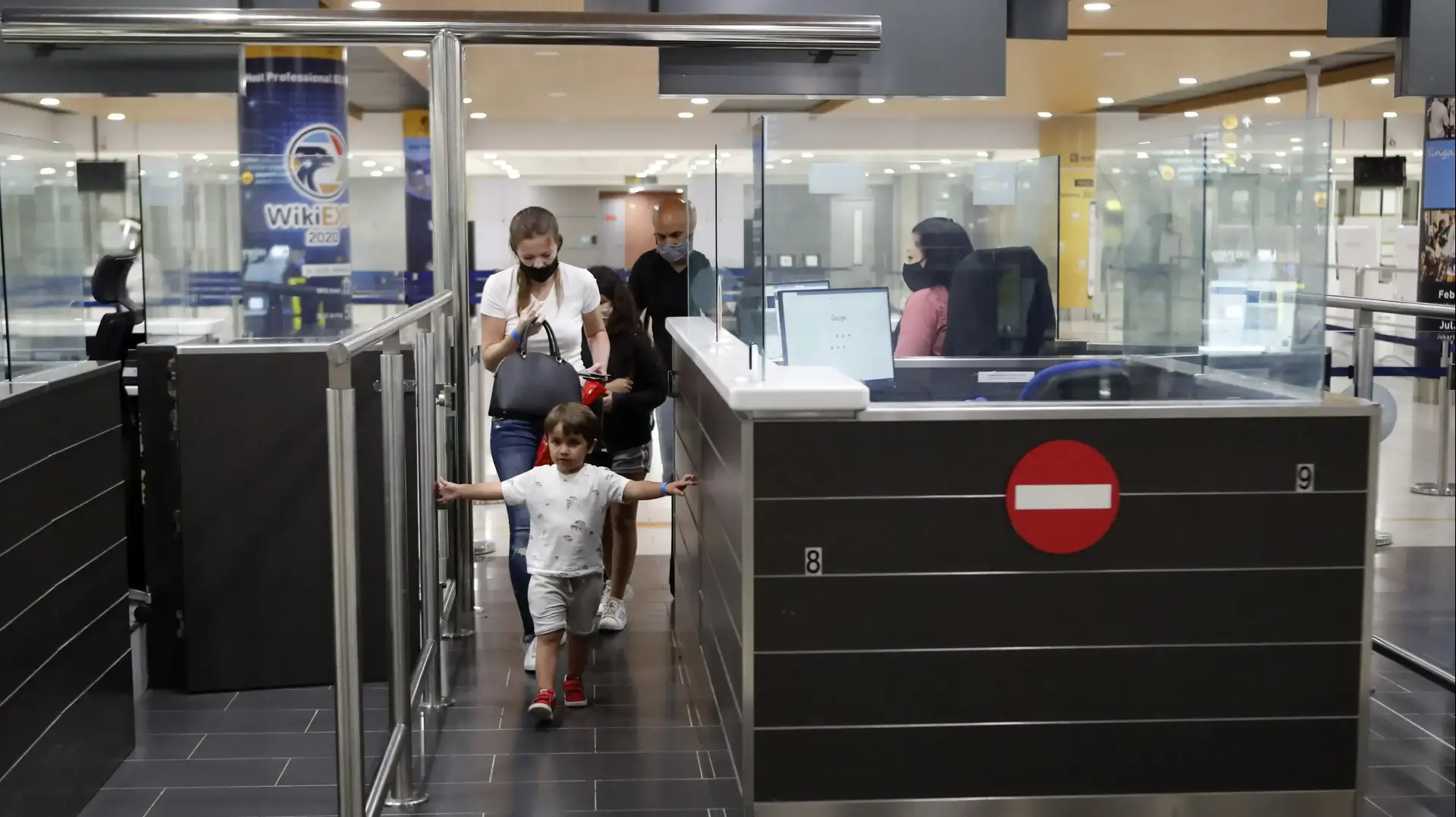 תיירים ישראלים מגיעים לשדה התעופה בלרנקה, קפריסין, 9 ביולי 2020 תיירים ישראלים מגיעים לשדה התעופה בלרנקה, קפריסין, 9 ביולי 2020