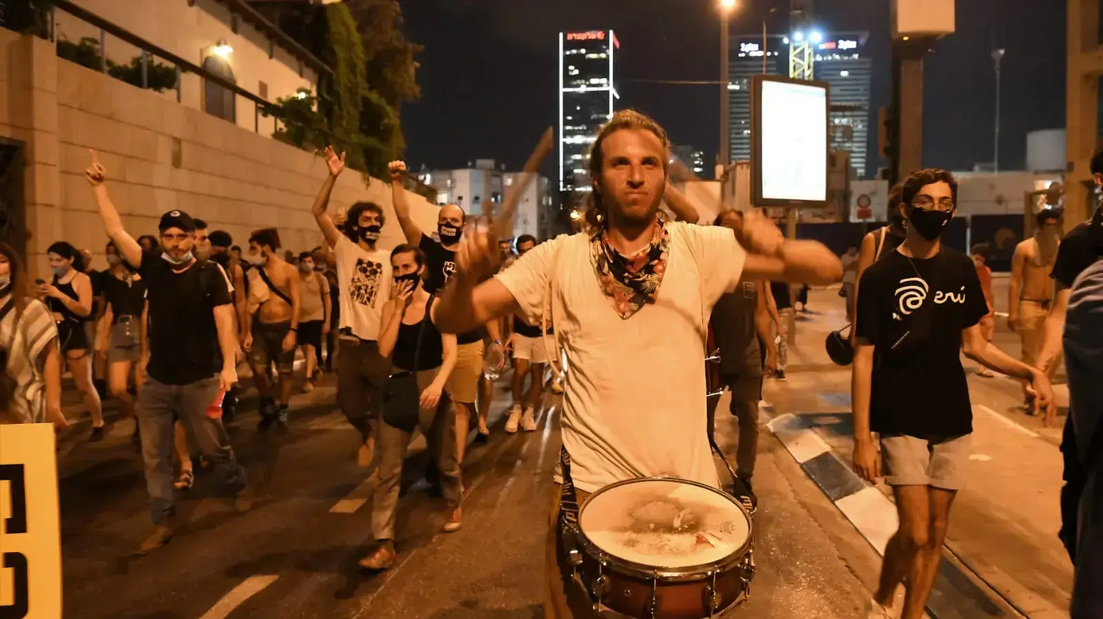 עימותים וחסימת כבישים לאחר מחאת העצמאים, רחוב הארבעה, תל אביב, 11 ביולי 2020 עימותים וחסימת כבישים לאחר מחאת העצמאים, רחוב הארבעה, תל אביב, 11 ביולי 2020