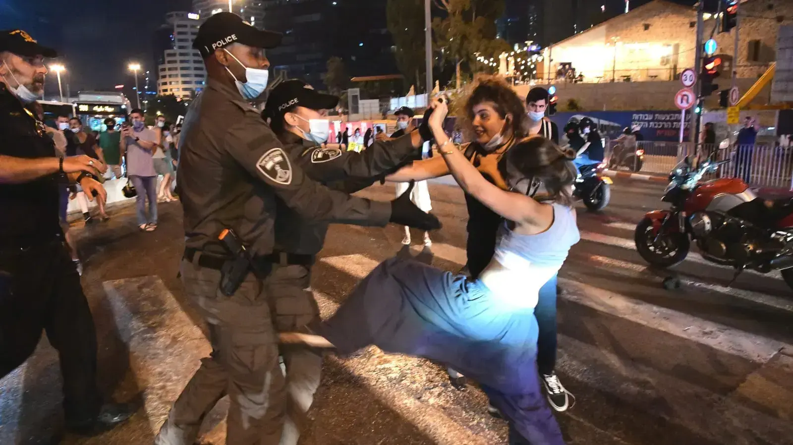 מעצרים ועימותים לאחר מחאת העצמאים, תל אביב, 11 ביולי 2020 מעצרים ועימותים לאחר מחאת העצמאים, תל אביב, 11 ביולי 2020