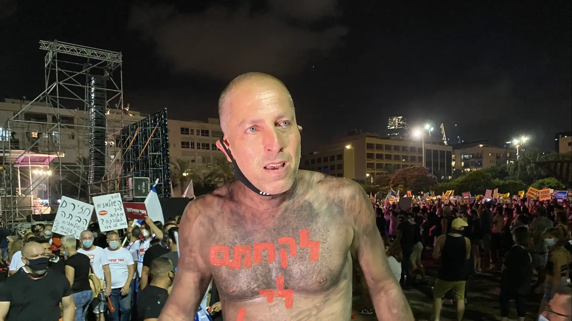 ניר קפלן, מייסד ומנהל "קרקס פלורנטין", בהפגנת המחאה על המשבר הפיננסי בעקבות נגיף הקורונה, בכיכר רבין בתל אביב, 11 ביולי 2020 ניר קפלן, מייסד ומנהל "קרקס פלורנטין", בהפגנת המחאה על המשבר הפיננסי בעקבות נגיף הקורונה, בכיכר רבין בתל אביב, 11 ביולי 2020