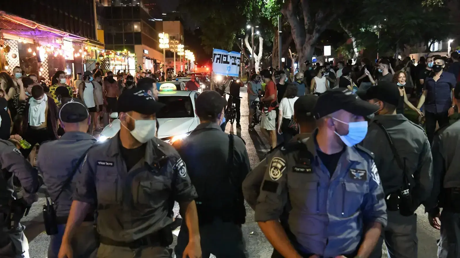 שוטרים בהפגנה הכלכלית בתל אביב - ה-11 ליולי 2020