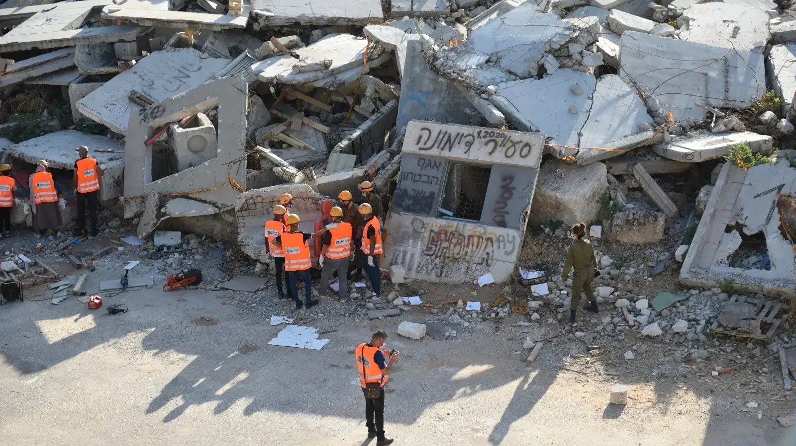 מבצע מתנדבים של המועצה אזורית ג'סר א-זרקא בשיתוף פיקוד העורף מבצע מתנדבים של המועצה אזורית ג'סר א-זרקא בשיתוף פיקוד העורף