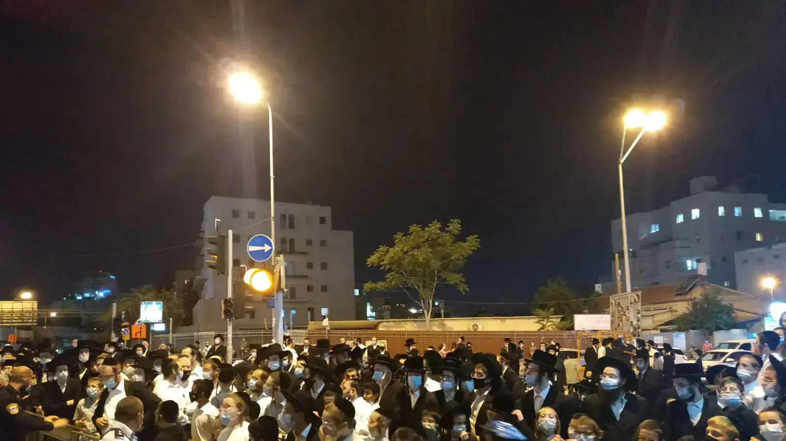 הפגנת חרדים כנגד המשטרה במחאה על הסגרים וההגבלות בשכנות החרדיות 12 ביולי 2020 הפגנת חרדים כנגד המשטרה במחאה על הסגרים וההגבלות בשכנות החרדיות 12 ביולי 2020
