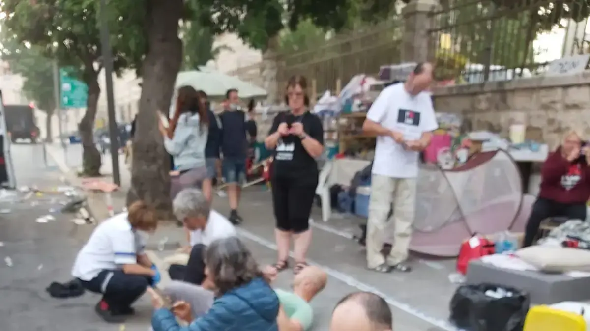 שוטרים ופקחים של עיריית ירושלים פינו את מאהל המחאה ליד מעון ראש הממשלה, 13 ביולי 2020 שוטרים ופקחים של עיריית ירושלים פינו את מאהל המחאה ליד מעון ראש הממשלה, 13 ביולי 2020