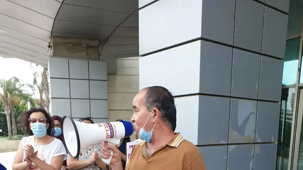דרור בן יעקב בהפגנה של קדימה מדע, מול משרד החינוך בתל אביב, 13 ביולי 2020 דרור בן יעקב בהפגנה של קדימה מדע, מול משרד החינוך בתל אביב, 13 ביולי 2020