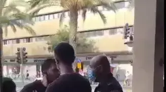 בעלי שניצל פוינט מתעמת עם פקחים ושוטרים בעת קבלת קנס בתל אביב בעלי שניצל פוינט מתעמת עם פקחים ושוטרים בעת קבלת קנס בתל אביב