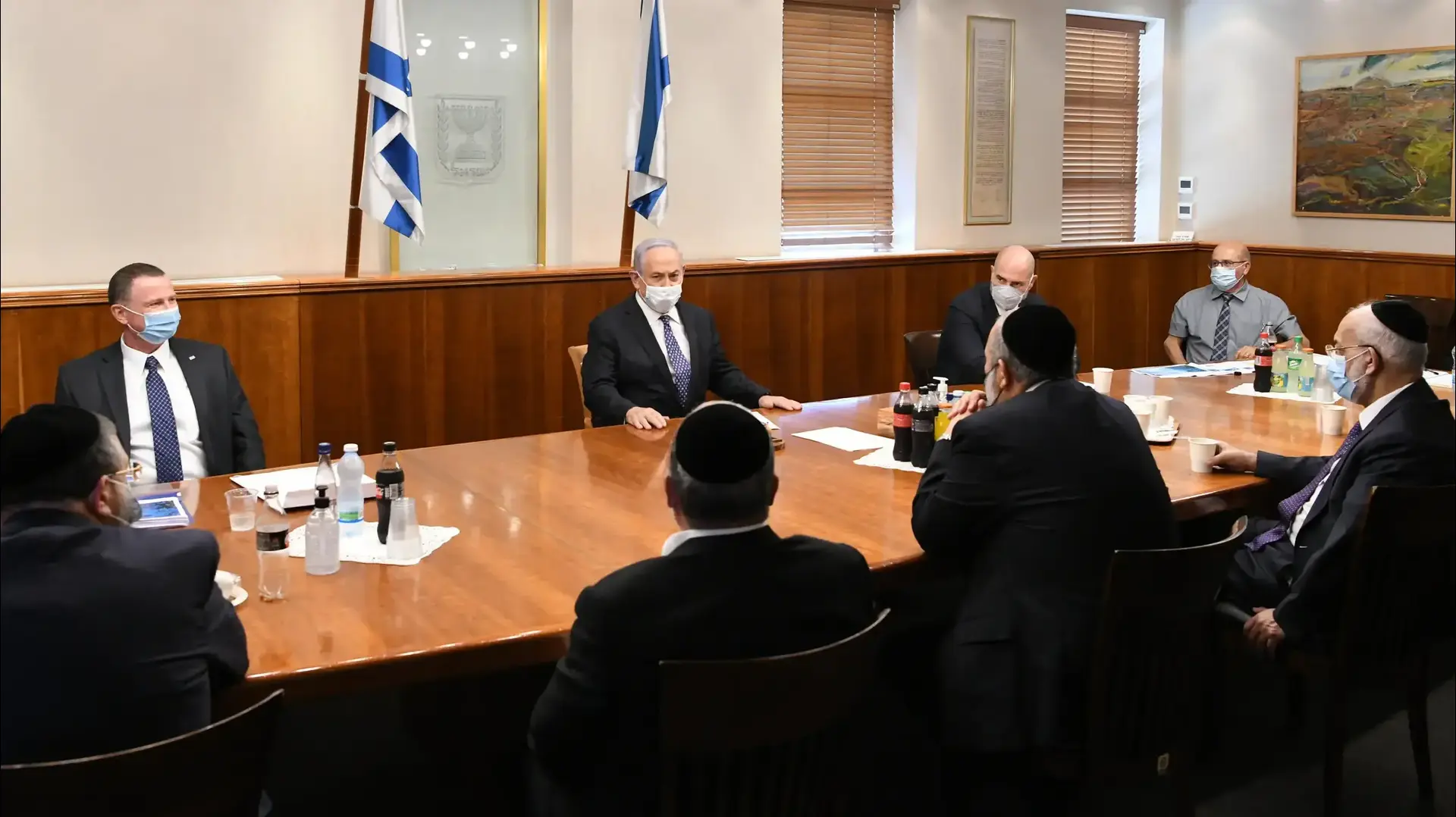 ראש הממשלה בנימין נתניהו בפגישה עפ שר הפנים אריה דרעי, שר הבריאות יולי אדלשטיין, שר לביטחון הפנים אמיר אוחנה וחברי כנסת נוספים. 13 ביולי 2020 ראש הממשלה בנימין נתניהו בפגישה עפ שר הפנים אריה דרעי, שר הבריאות יולי אדלשטיין, שר לביטחון הפנים אמיר אוחנה וחברי כנסת נוספים. 13 ביולי 2020