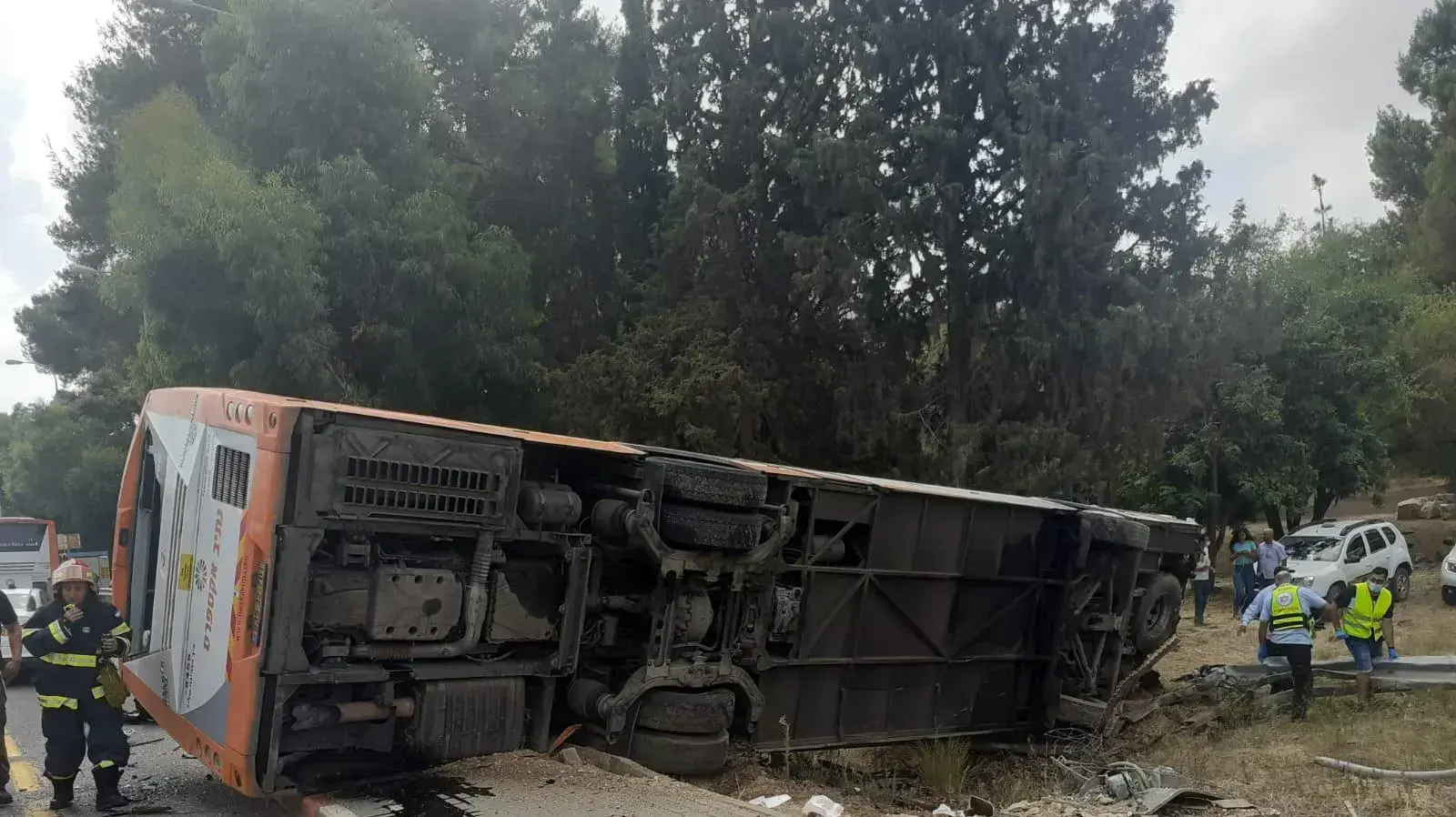 זירת תאונת הדרכים בה נפצעו כ-15 בני אדם, רובם באורח קל, בהתהפכות אוטובוס כתוצאה מהתנגשות ברכב בצומת כברי סמוך לנהריה. 14 ביולי 2020 זירת תאונת הדרכים בה נפצעו כ-15 בני אדם, רובם באורח קל, בהתהפכות אוטובוס כתוצאה מהתנגשות ברכב בצומת כברי סמוך לנהריה. 14 ביולי 2020