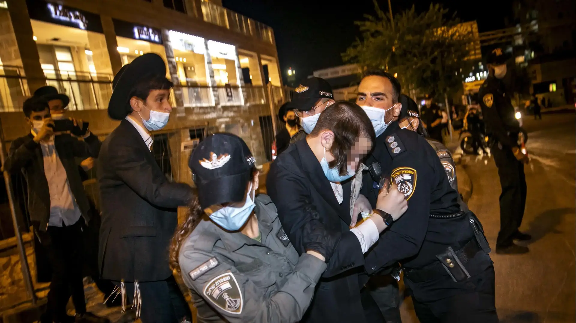 עימותים בין המשטרה לתושבי שכונות רוממה וקריית בעלז, ירושלים, 13 ביולי 2020 עימותים בין המשטרה לתושבי שכונות רוממה וקריית בעלז, ירושלים, 13 ביולי 2020