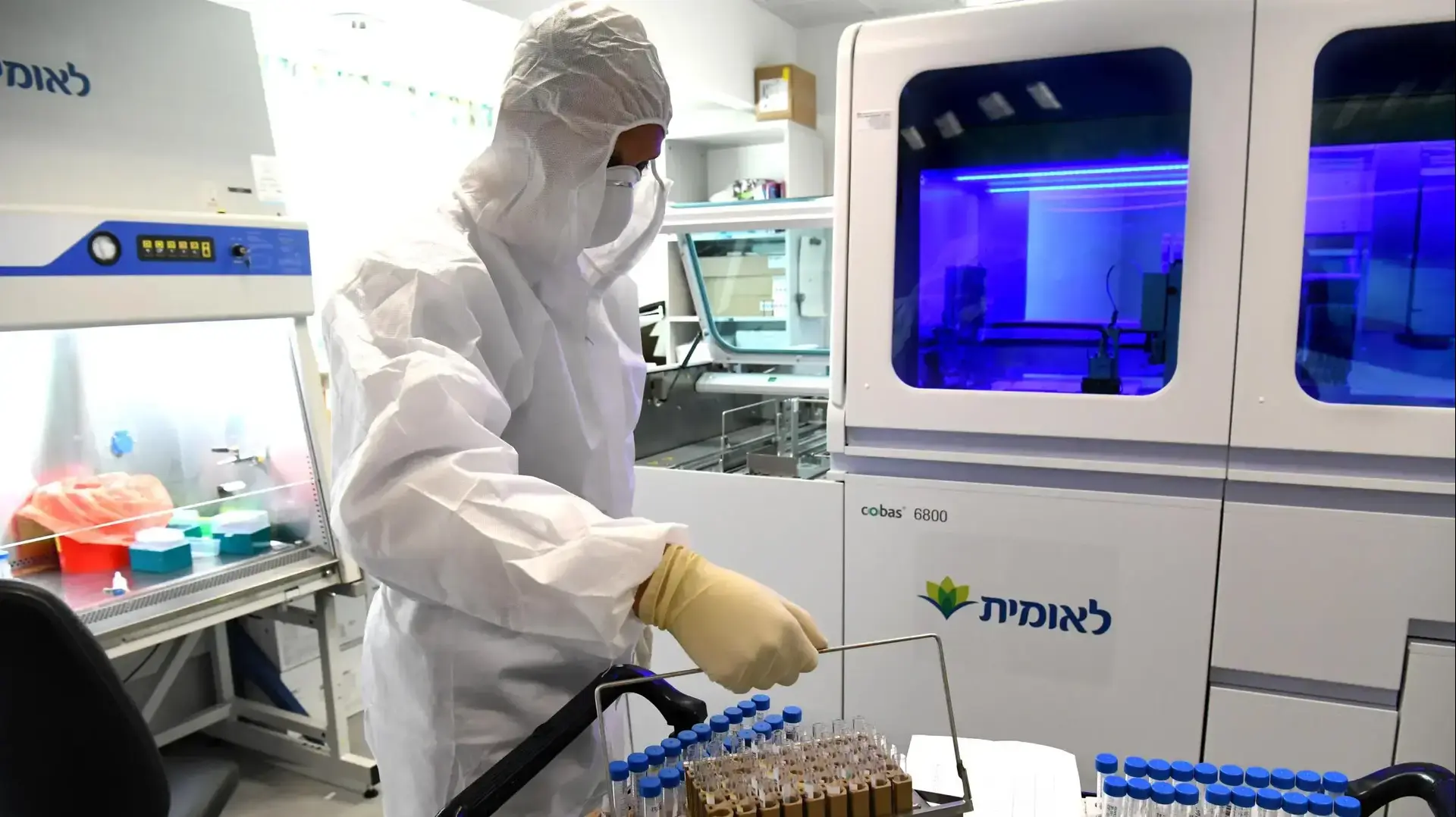 בדיקות קורונה במעבדות קופת חולים לאומית באור יהודה 13 ביולי 2020 בדיקות קורונה במעבדות קופת חולים לאומית באור יהודה 13 ביולי 2020