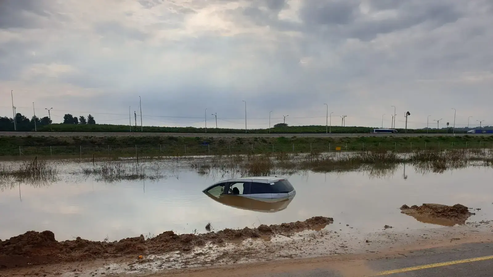 הכביש אליו מופנית התנועה לאחר סגירת מעבר הכניסה ליישוב ניצן הכביש אליו מופנית התנועה לאחר סגירת מעבר הכניסה ליישוב ניצן